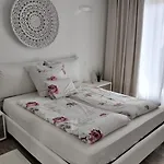 Wunderschoene Familienwohnung Fuer Bis Zu 3 Personen By Interhome Cannigione