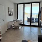 Wunderschoene Familienwohnung Fuer Bis Zu 3 Personen By Interhome Appartamento *
