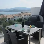 Wunderschoene Familienwohnung Fuer Bis Zu 3 Personen By Interhome Appartamento *