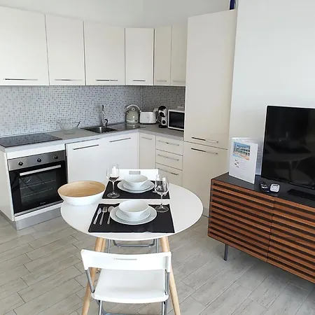 Wunderschoene Familienwohnung Fuer Bis Zu 3 Personen By Interhome Appartamento *