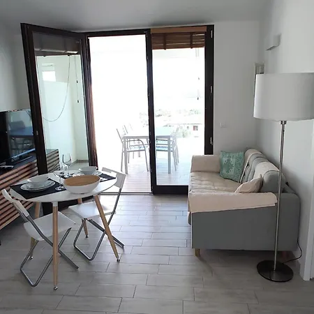 Wunderschoene Familienwohnung Fuer Bis Zu 3 Personen By Interhome Appartamento